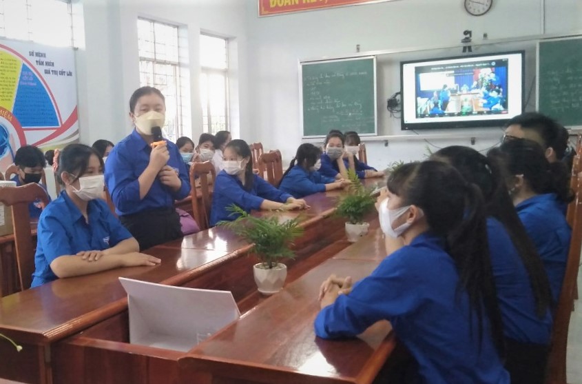 Hinh anh 7 Đoàn viên đóng góp ý kiến trong buổi sinh hoạt