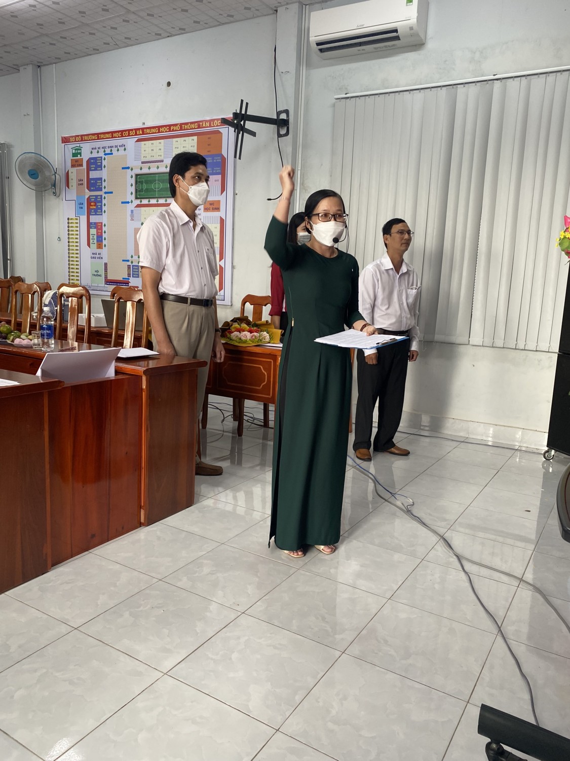 Cô Ngân Thề