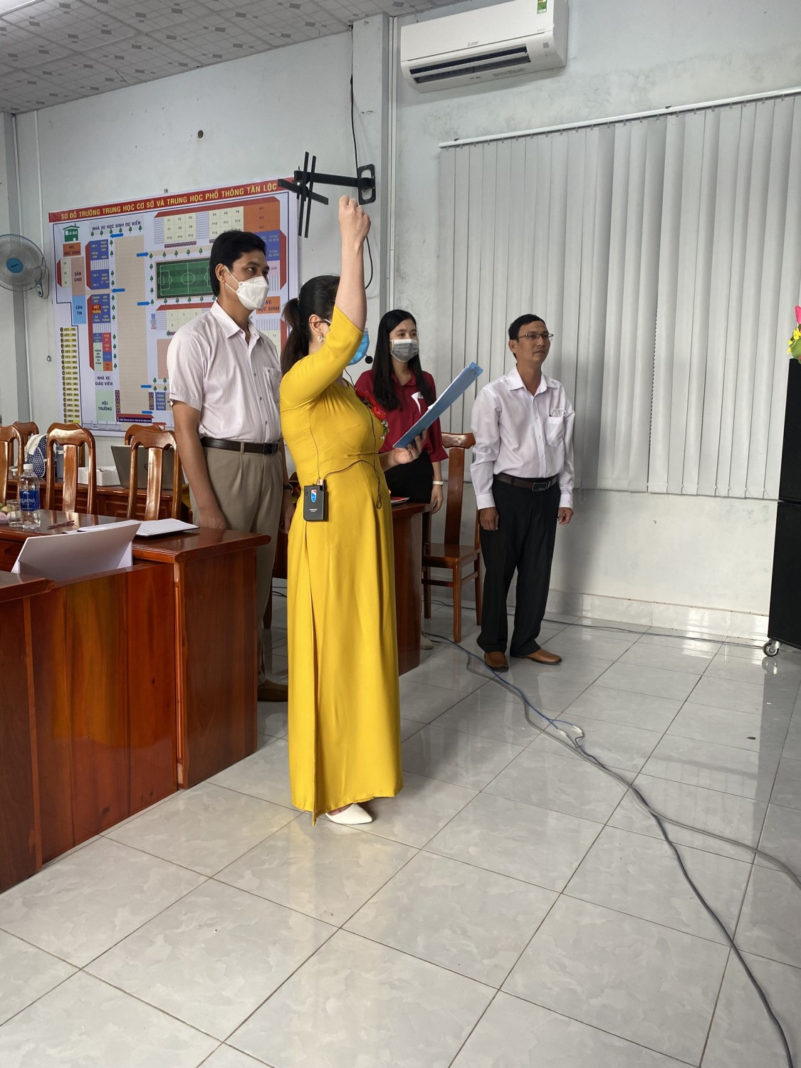 ĐC Nghi đọc lời tuyên thệ