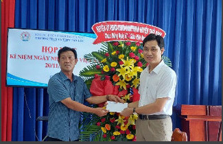 HUYỆN UỶ – HĐND – UBND - UBMTTQVN HUYỆN THỚI BÌNH TẶNG HOA CHÚC MÙNG NGÀY NHÀ GIÁO VIỆT NAM 20/11