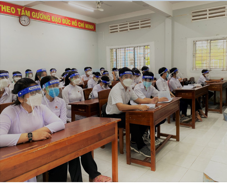 Hình 6 Học sinh đến trường đầy đủ, nghiêm túc thực hiện các nội quy và biện pháp phòng dịch