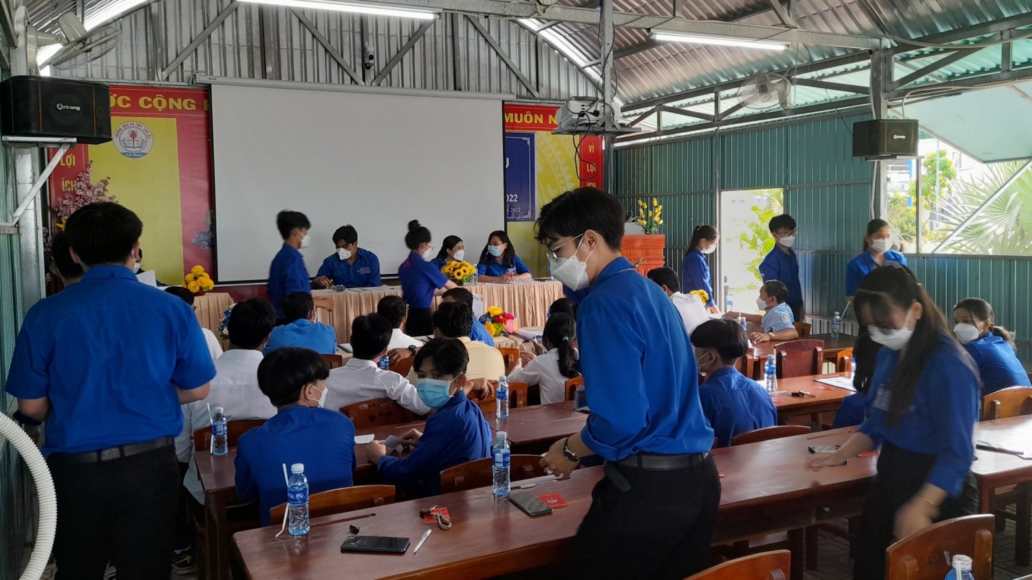 6 Đại biểu tham gia bầu cử