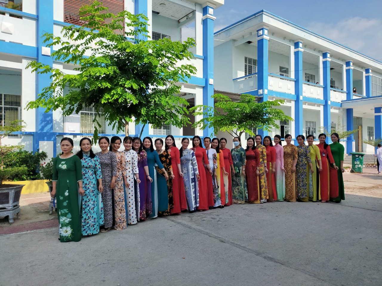 HƯỞNG ỨNG TUẦN LỄ ÁO DÀI - TRƯỜNG THCS và THPT TÂN LỘC