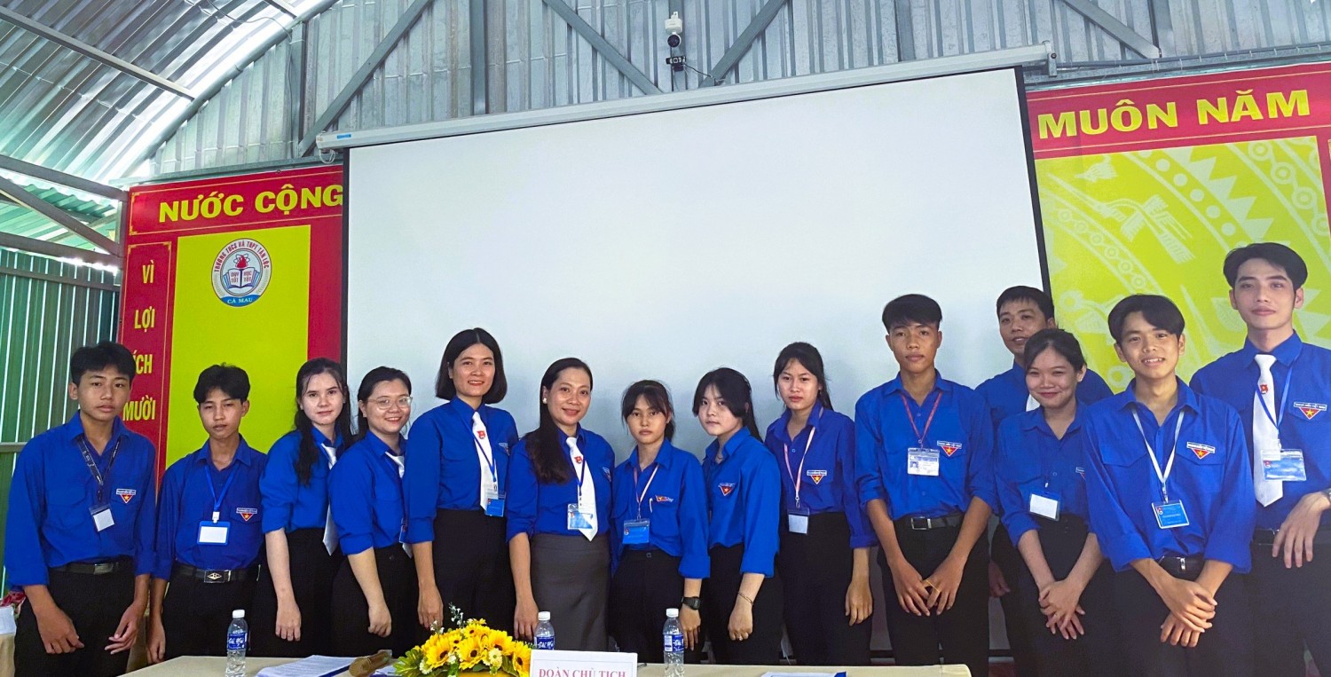 BCH nhiệm kì 2022 2023 ra mắt trước Đại hội