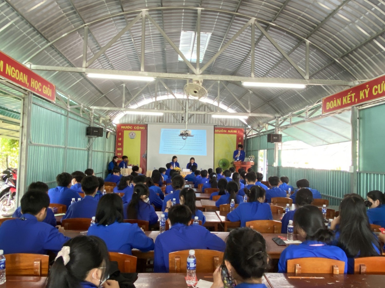 Đoàn Chủ tịch báo cáo trước Đại hội