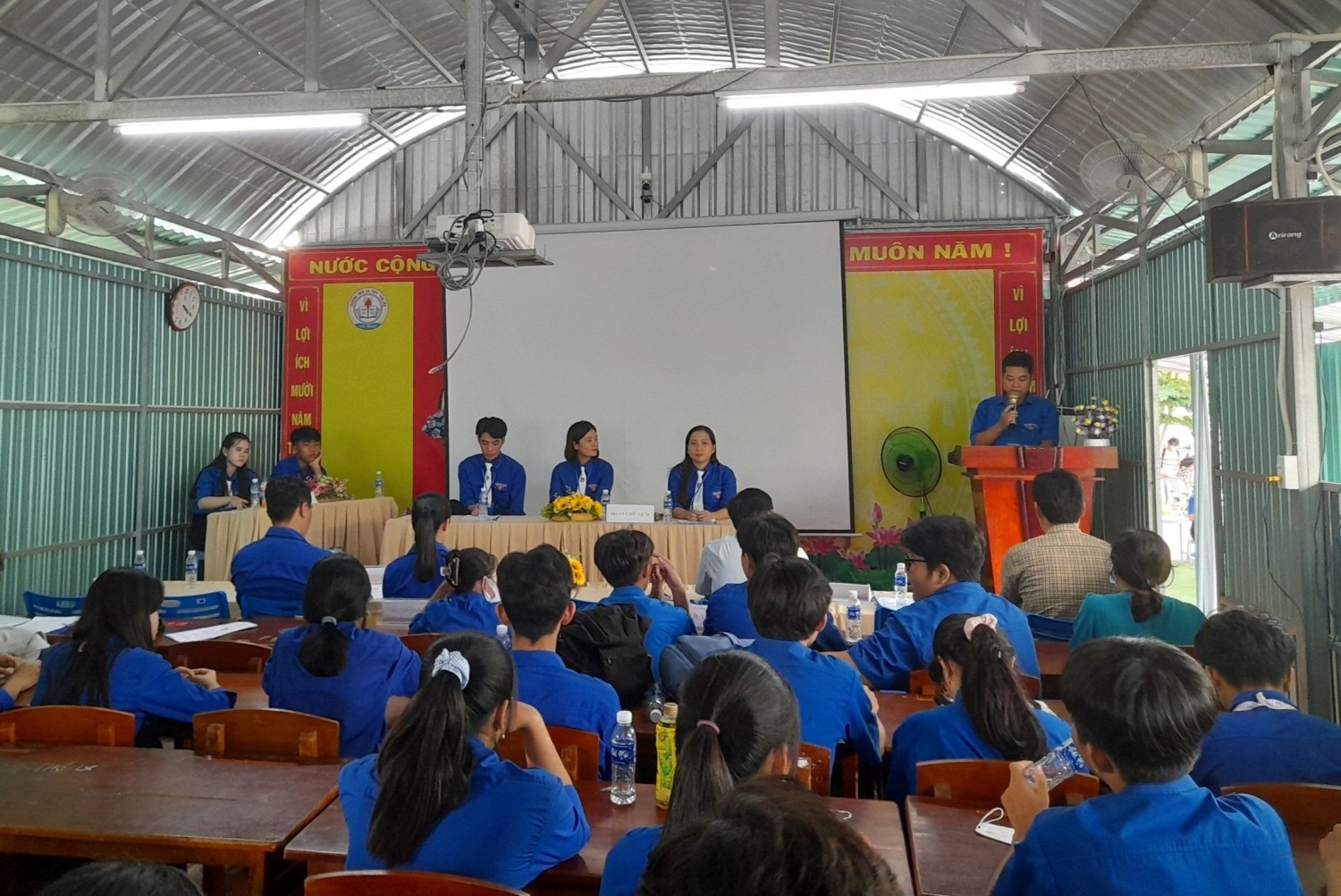 Đồng chí Nguyễn Hoài Nam Bí thư Huyện đoàn phát biểu