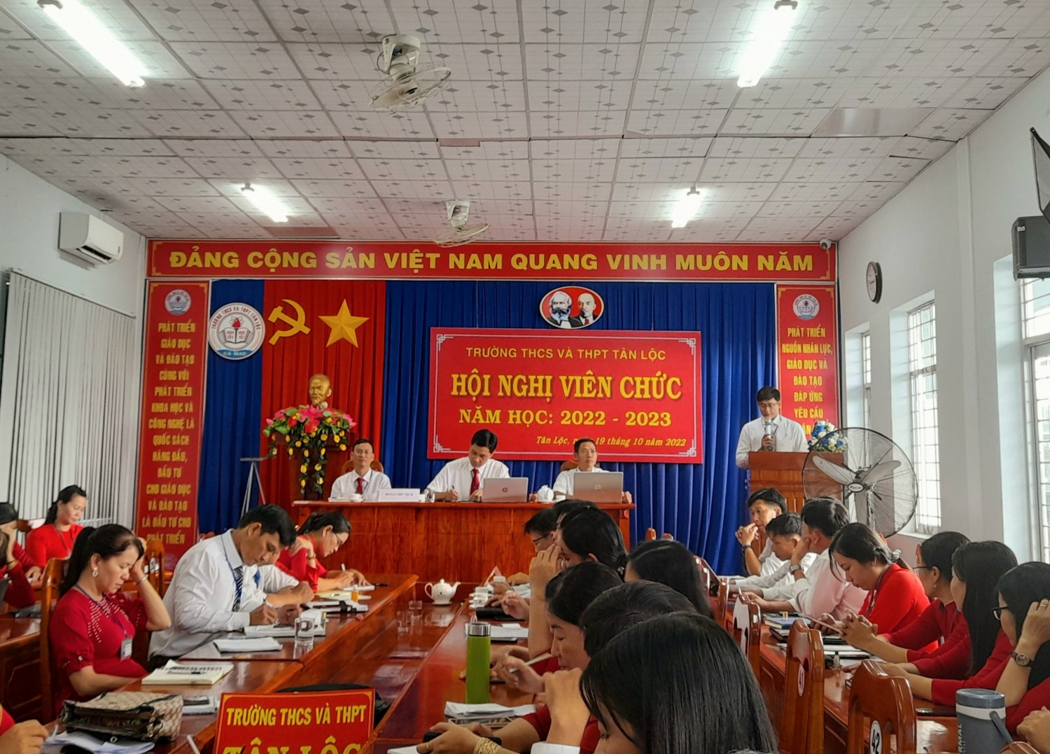 Đồng chí Phú Hưng phát biểu