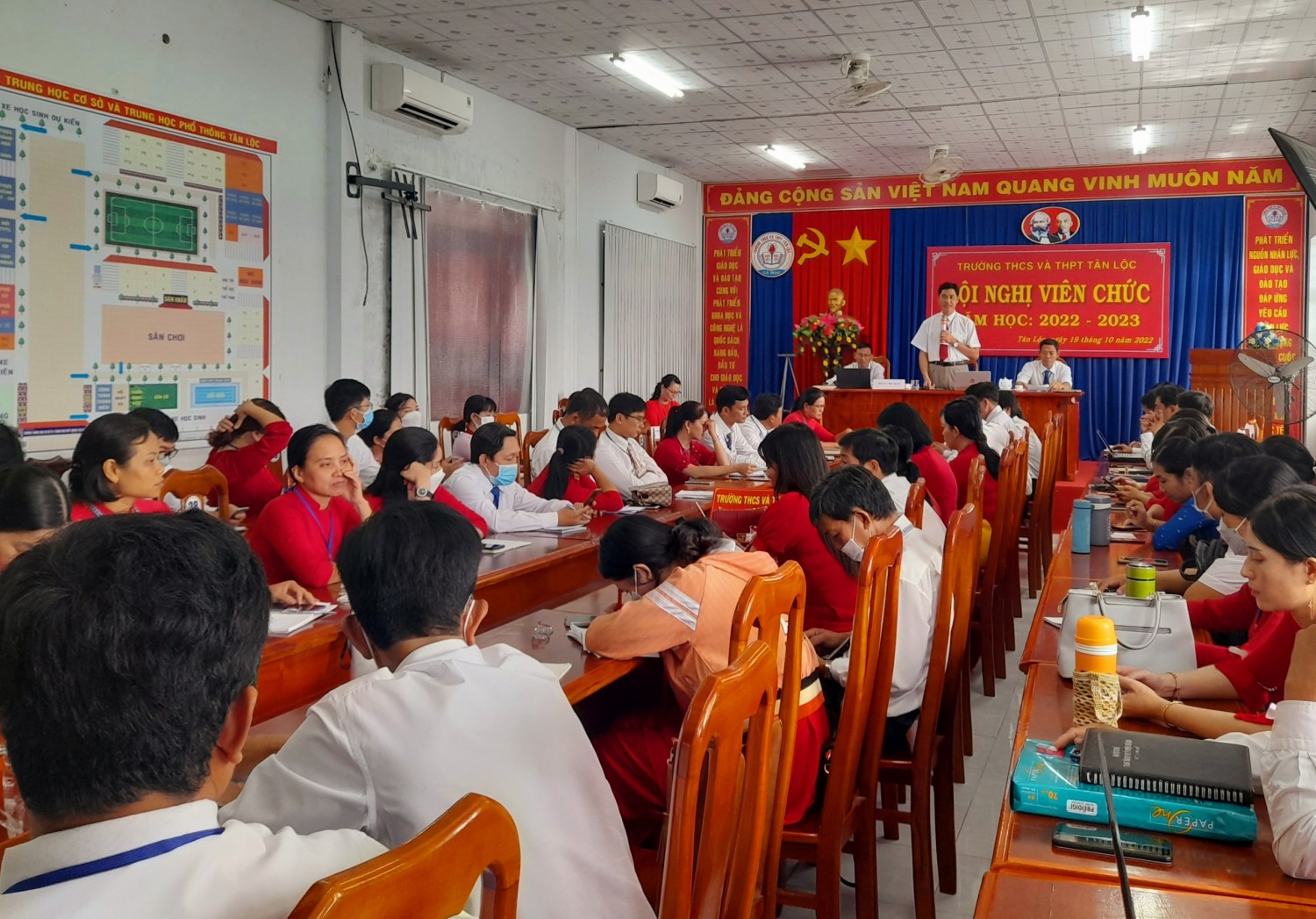 HỘI NGHỊ CÁN BỘ, CÔNG CHỨC, VIÊN CHỨC TRƯỜNG THCS VÀ THPT TÂN LỘC NĂM HỌC 2022 – 2023
