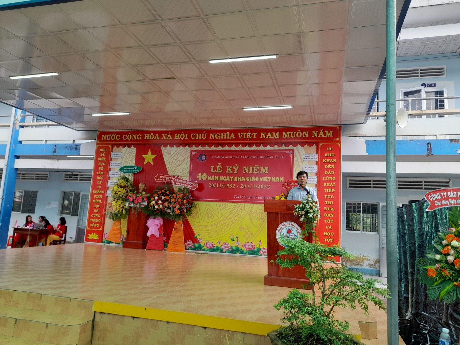 Hội trưởng PHụ huynh phát biểu