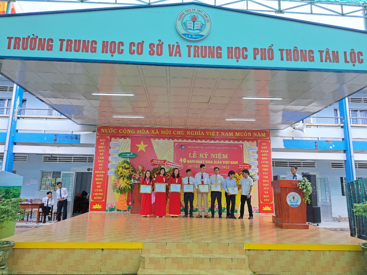 KHEN THƯỞNG TẬP THỂ