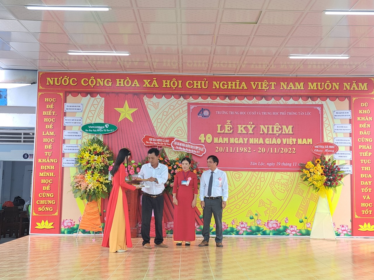 KHEN THƯỞNG THI ĐUA TẬP THỂ LỚP (3)