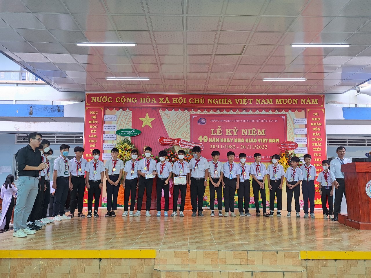 TRAO GIẢI BÓNG ĐÁ