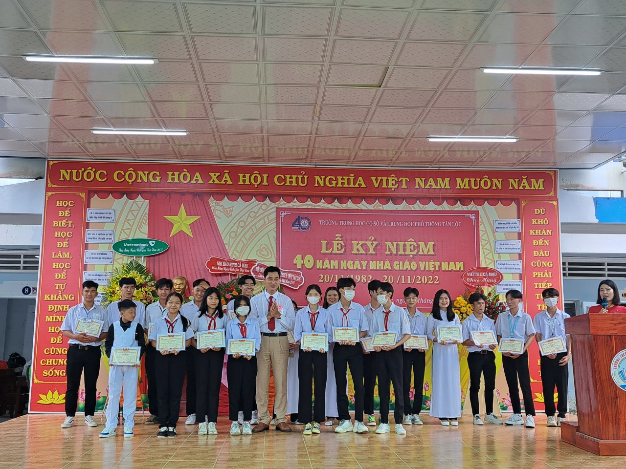 TRAO GIẢI VĂN NGHỆ