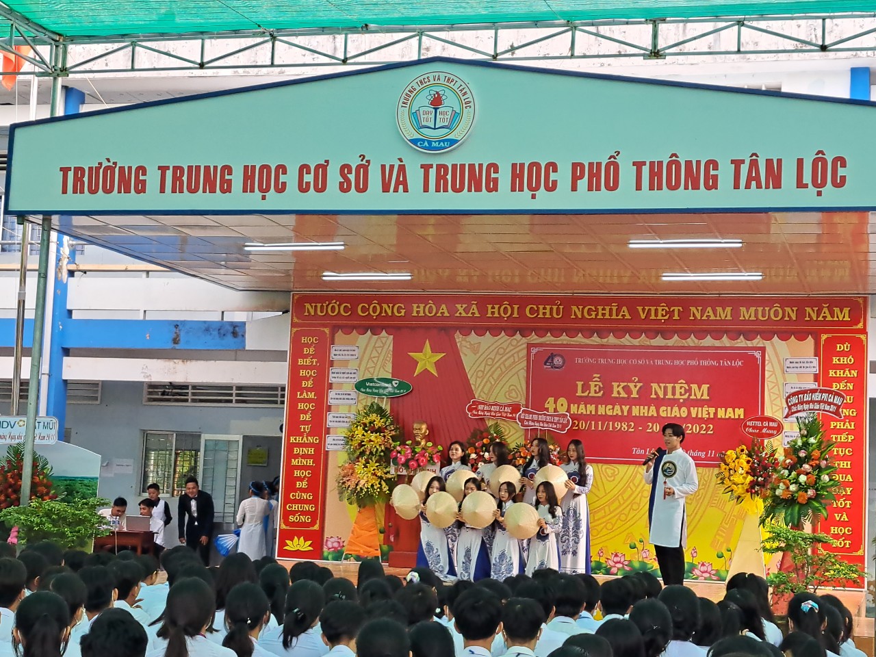 VĂN NGHỆ CHÀO MỪNG