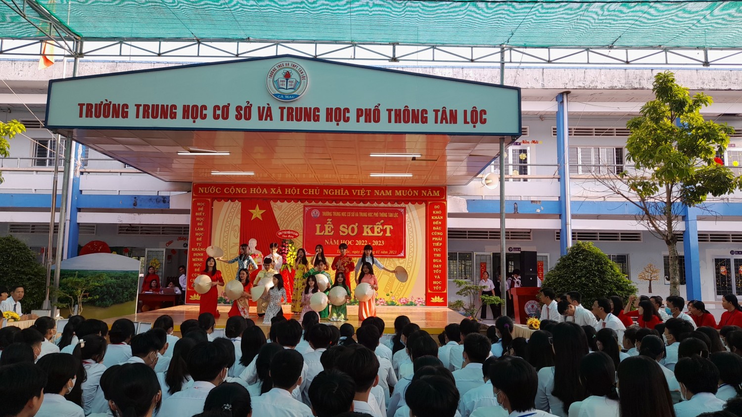 TRƯỜNG THCS VÀ THPT TÂN LỘC LONG TRỌNG TỔ CHỨC LỄ SƠ KẾT HỌC KÌ I NĂM HỌC 2022-2023