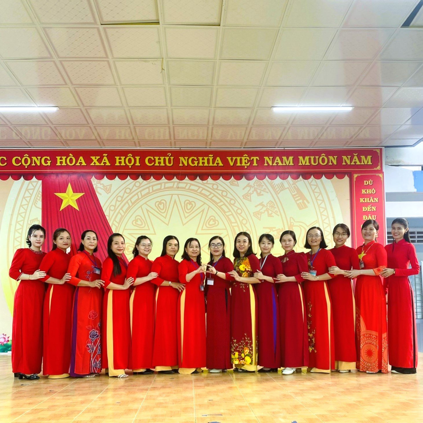 TRƯỜNG THCS VÀ THPT TÂN LỘC HƯỞNG ỨNG TUẦN LỄ ÁO DÀI