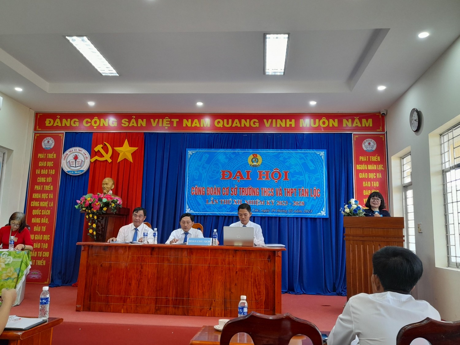 BÀ ĐẶNG THÙY PHƯƠNG CHỦ TỊCH CÔNG ĐOÀN NGÀNH PHÁT BIỂU