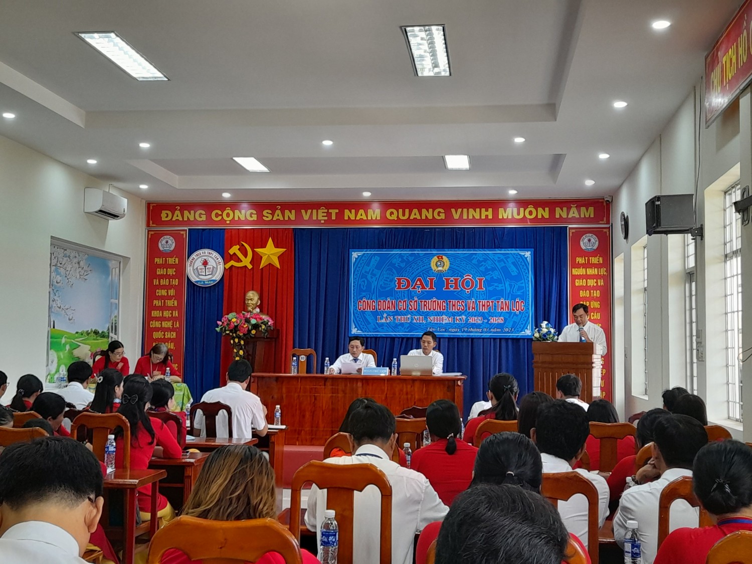 ĐỒNG CHÍ NGUYỄN NGỌC ĐỔNG BCH CÔNG ĐOÀN PHÁT BIỂU