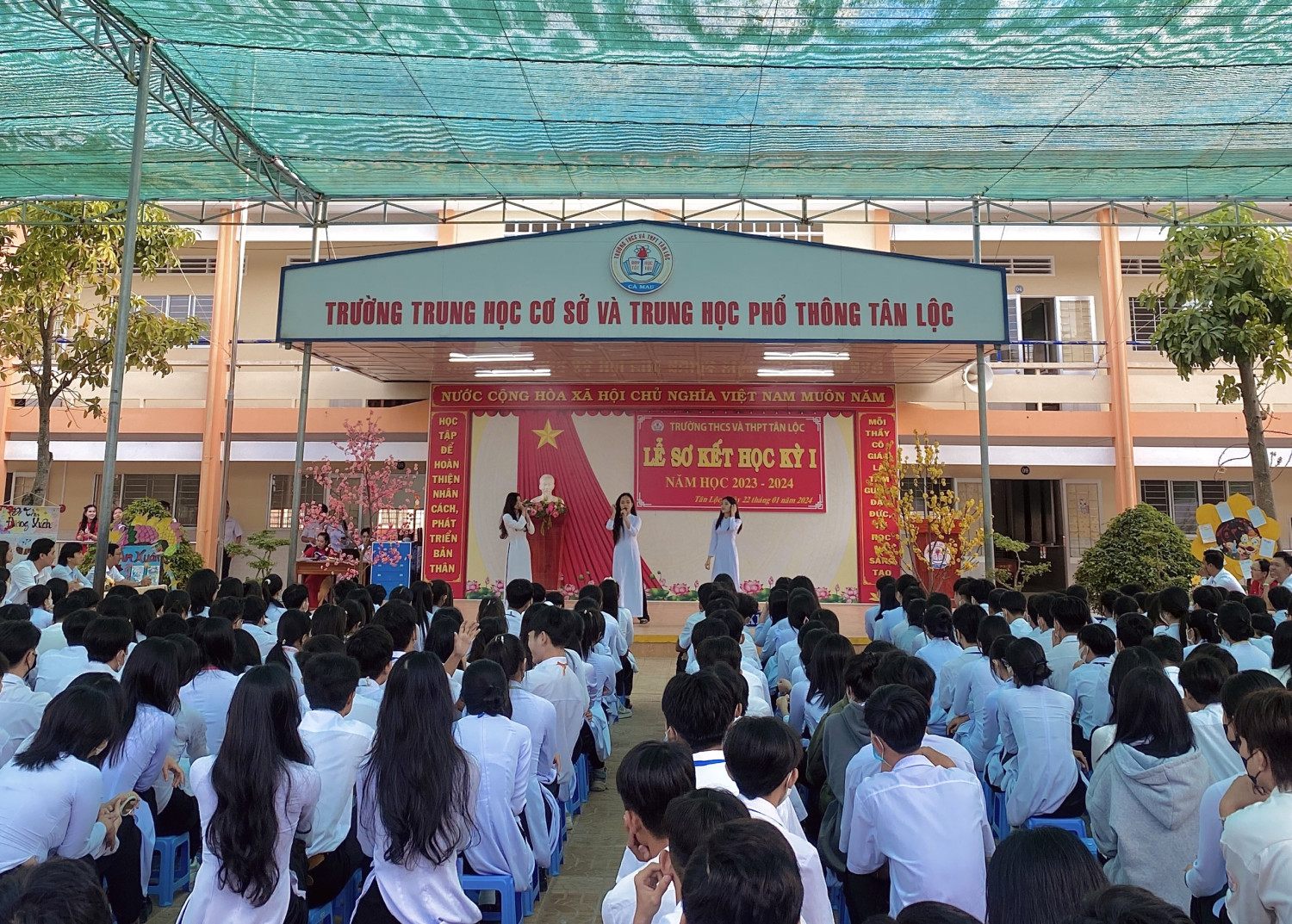 TRƯỜNG THCS VÀ THPT TÂN LỘC LONG TRỌNG TỔ CHỨC LỄ SƠ KẾT HỌC KÌ I NĂM HỌC 2023-2024