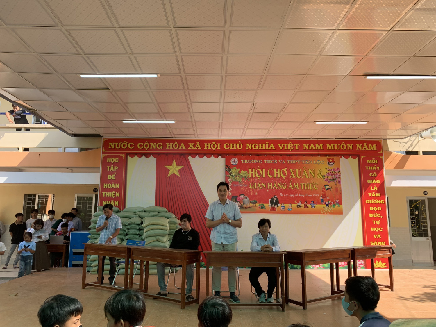 phát gạo 4