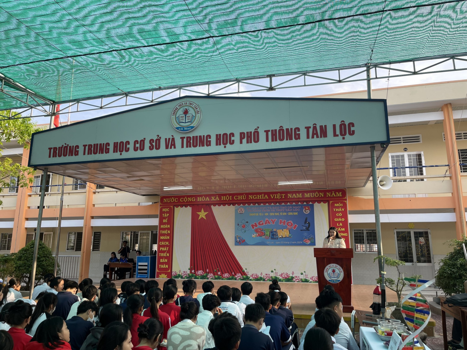 TRƯỜNG THCS VÀ THPT TÂN LỘC TỔ CHỨC “NGÀY HỘI STEM”