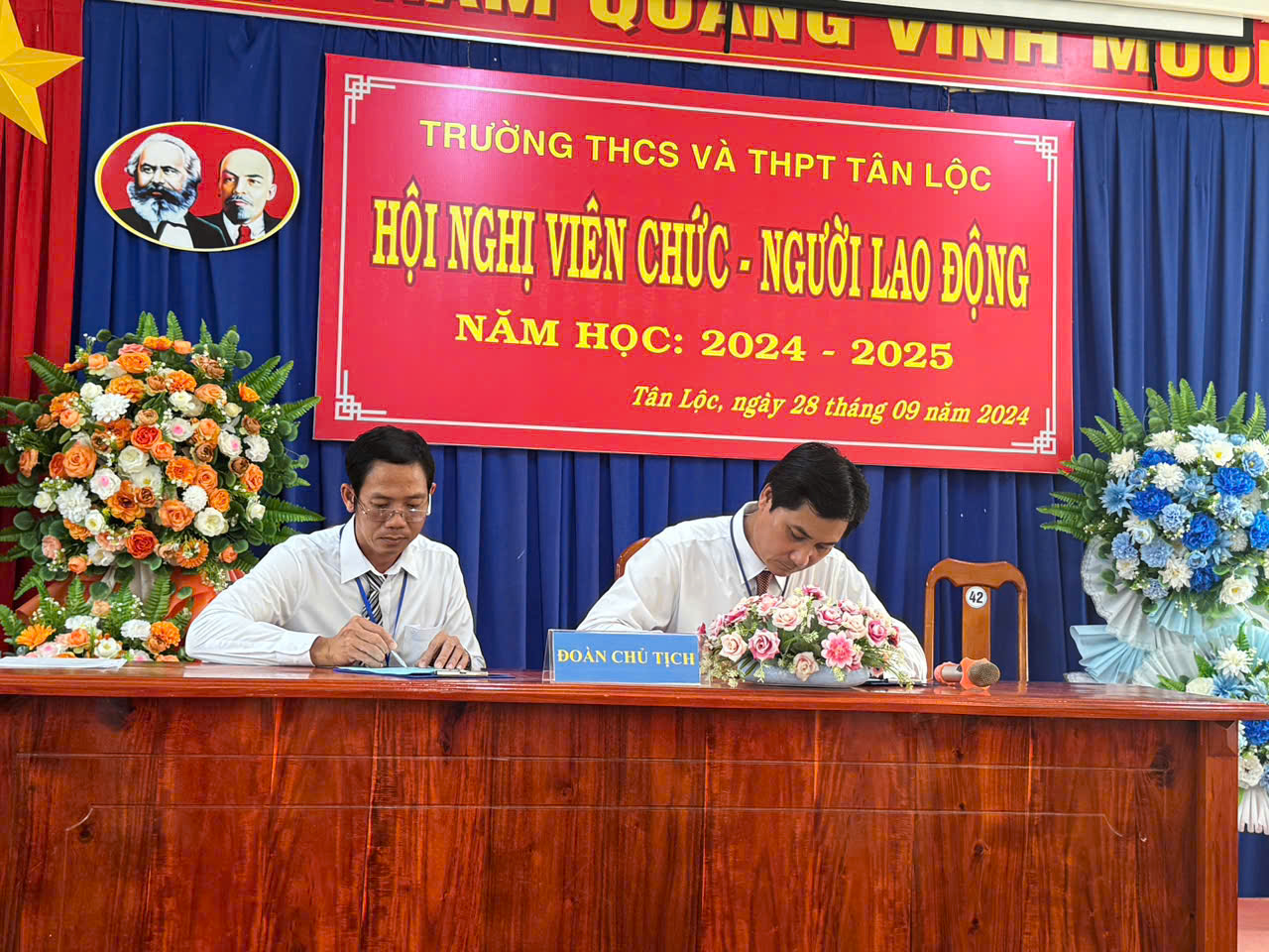 hình hội nghị 8