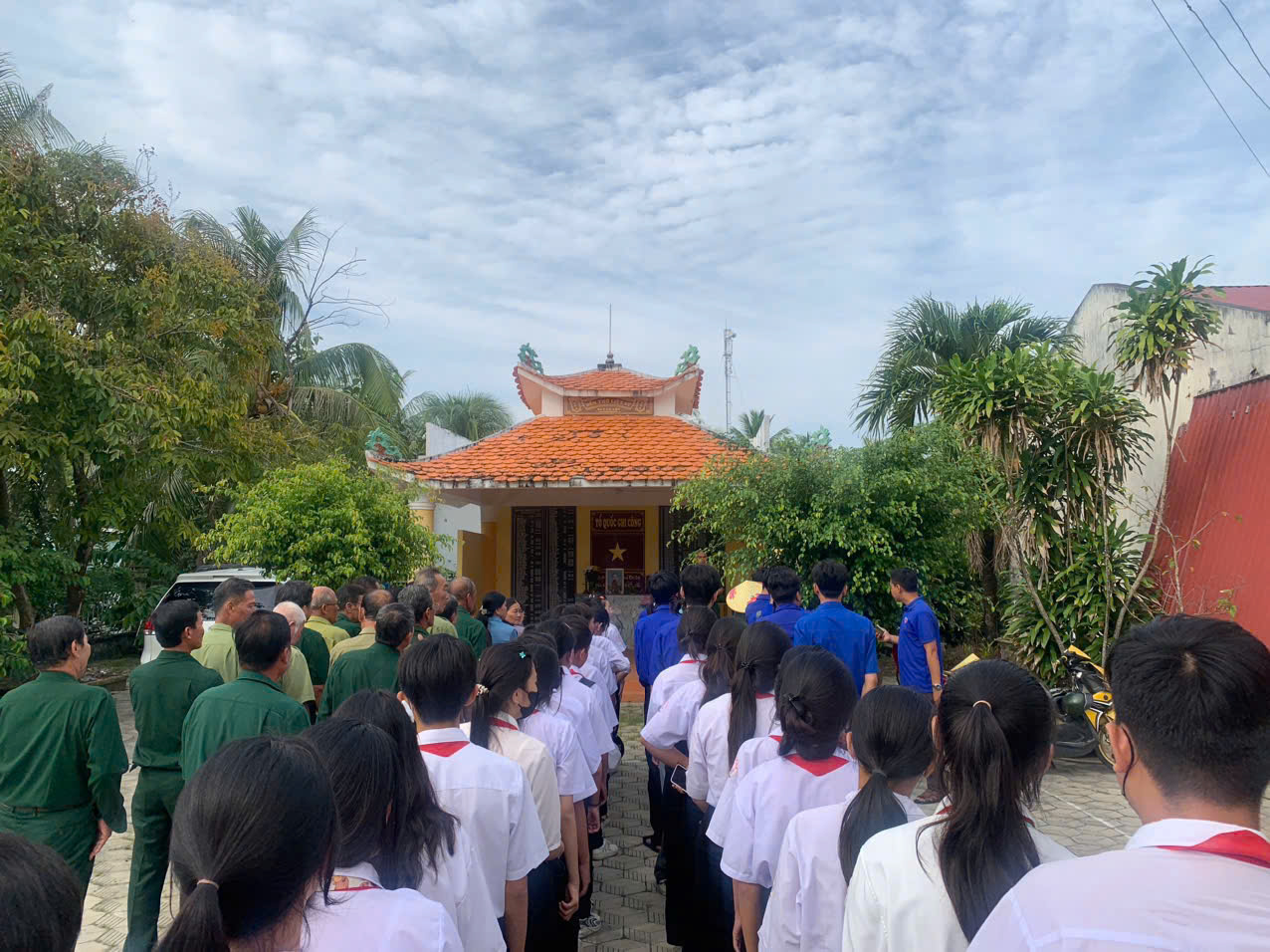 TRƯỜNG THCS VÀ THPT TÂN LỘC TỔ CHỨC HÀNH TRÌNH “ ĐI TÌM ĐỊA CHỈ ĐỎ”