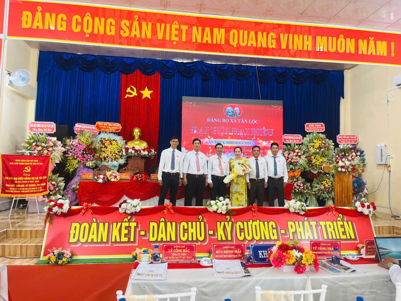 CHI BỘ TRƯỜNG THCS VÀ THPT TÂN LỘC DỰ ĐẠI HỘI ĐẠI BIỂU ĐẢNG BỘ XÃ TÂN LỘC LẦN THỨ NHẤT, NHIỆM KỲ 2025-2030