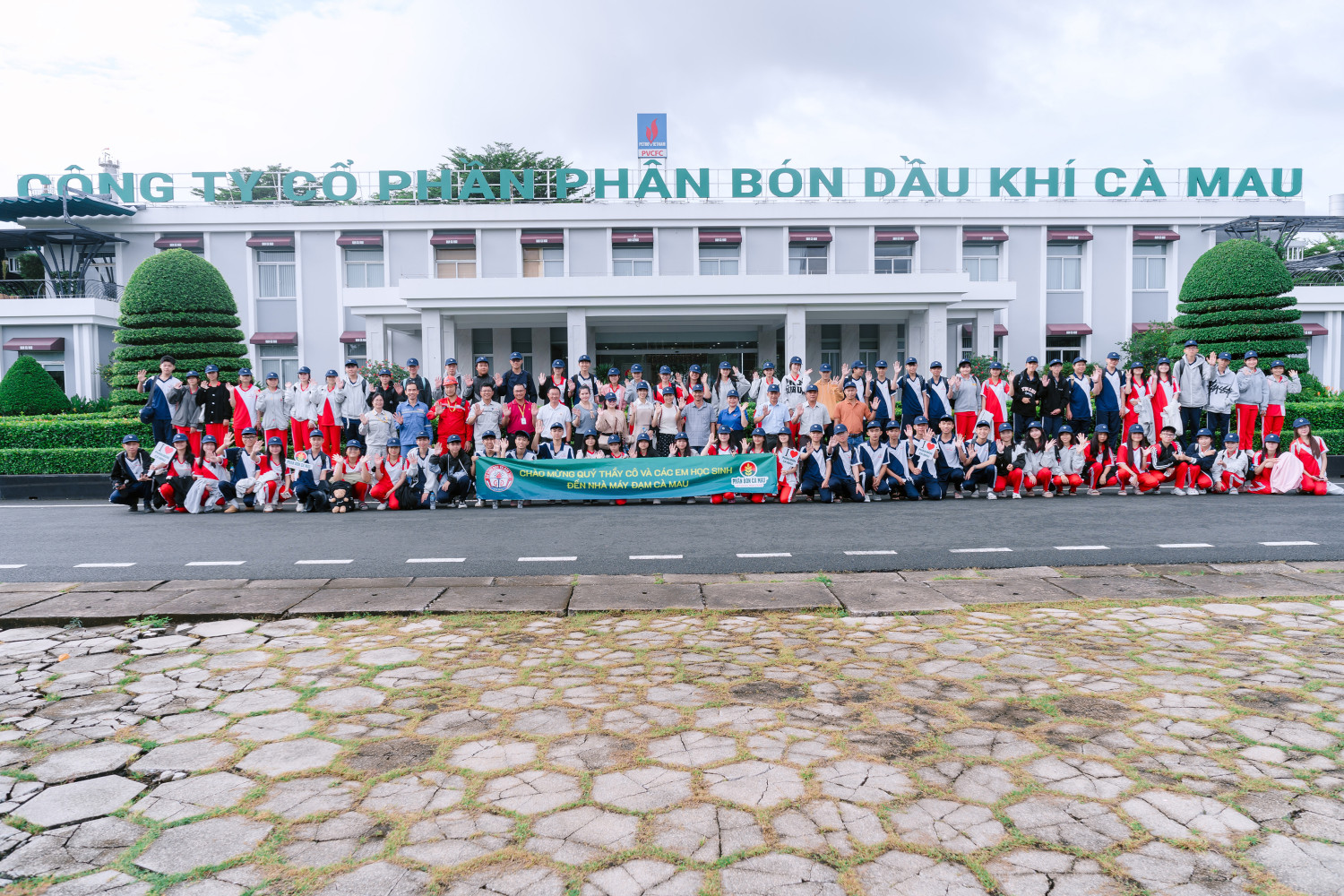 NHÀ TRƯỜNG TỔ CHỨC THAM QUAN TRẢI NGHIỆM TẠI NHÀ MÁY ĐẠM CÀ MAU